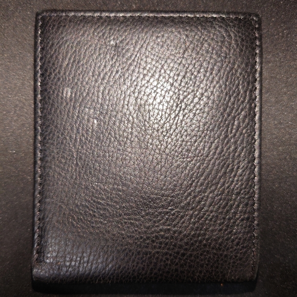 NEW Claiborne bifold wallet - Picture 4 of 4